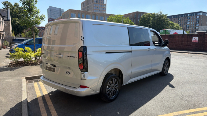 Ford Transit Custom 320 L2 Diesel Fwd 2.0 EcoBlue 136ps H1 Double Cab Van Limited Auto - Image 10